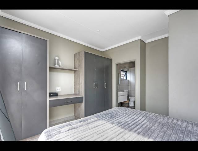 3 BEDROOM HOUSE FOR SALE IN COSMO CITY